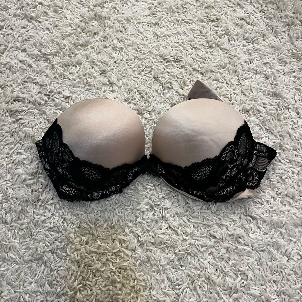 Victorias Secret very sexy champagne strapless bra size 34D